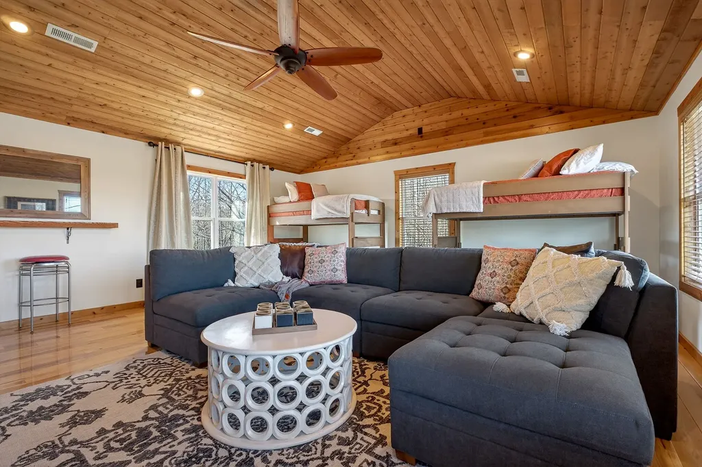300 Crest Drive Smithville TN 37166