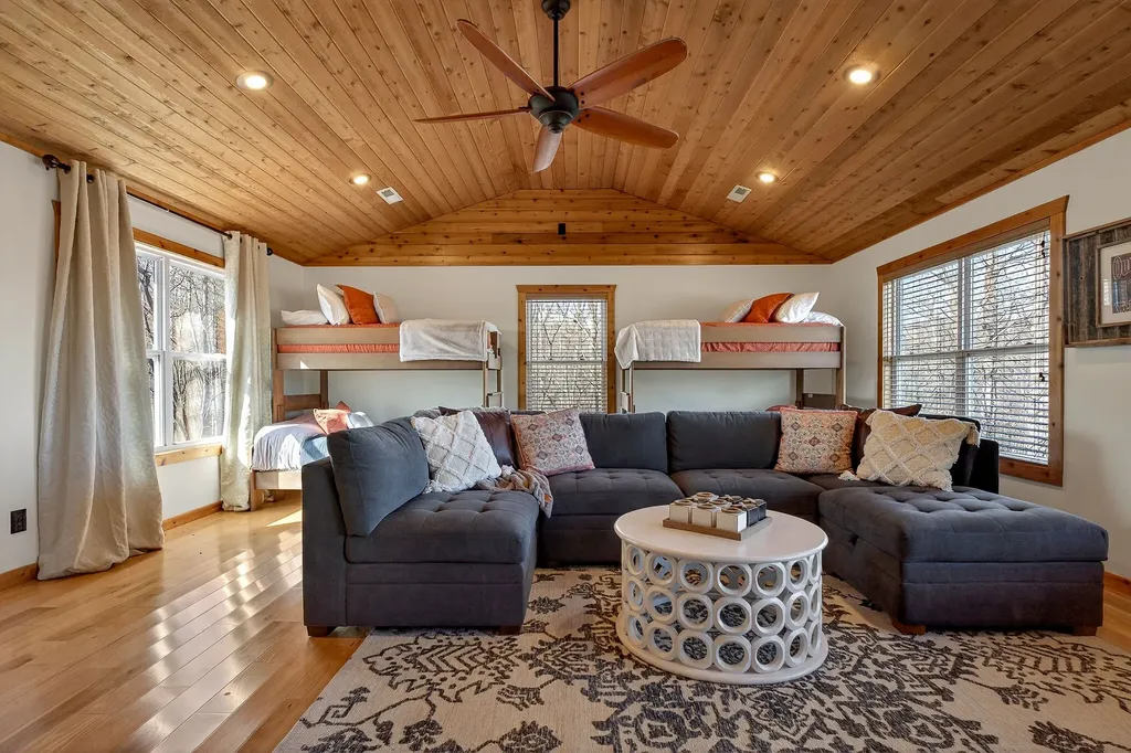 300 Crest Drive Smithville TN 37166