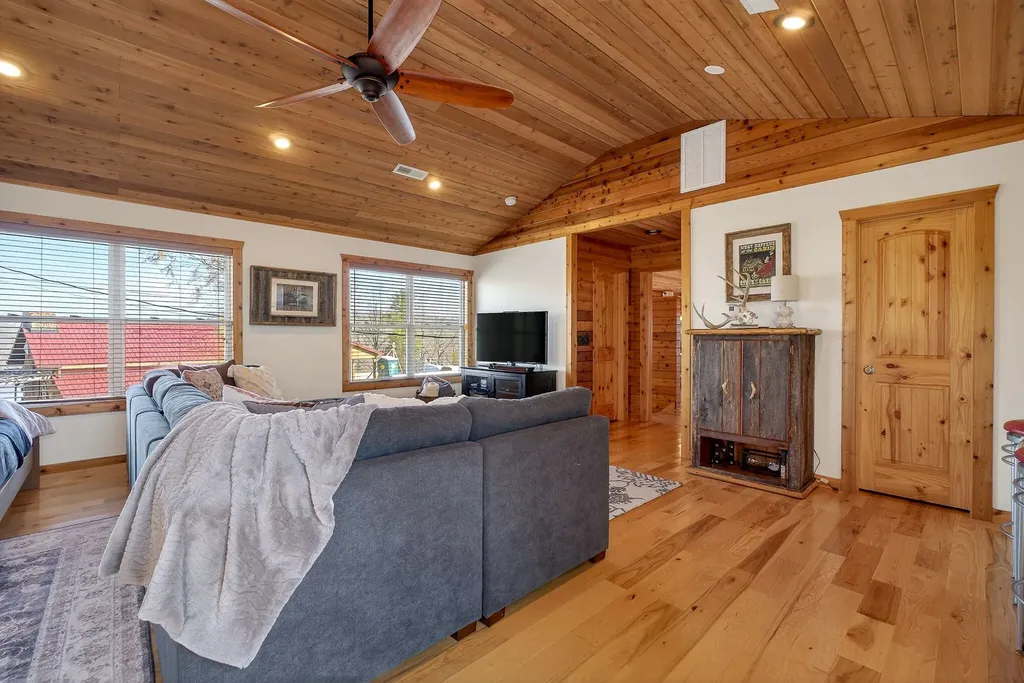 300 Crest Drive Smithville TN 37166