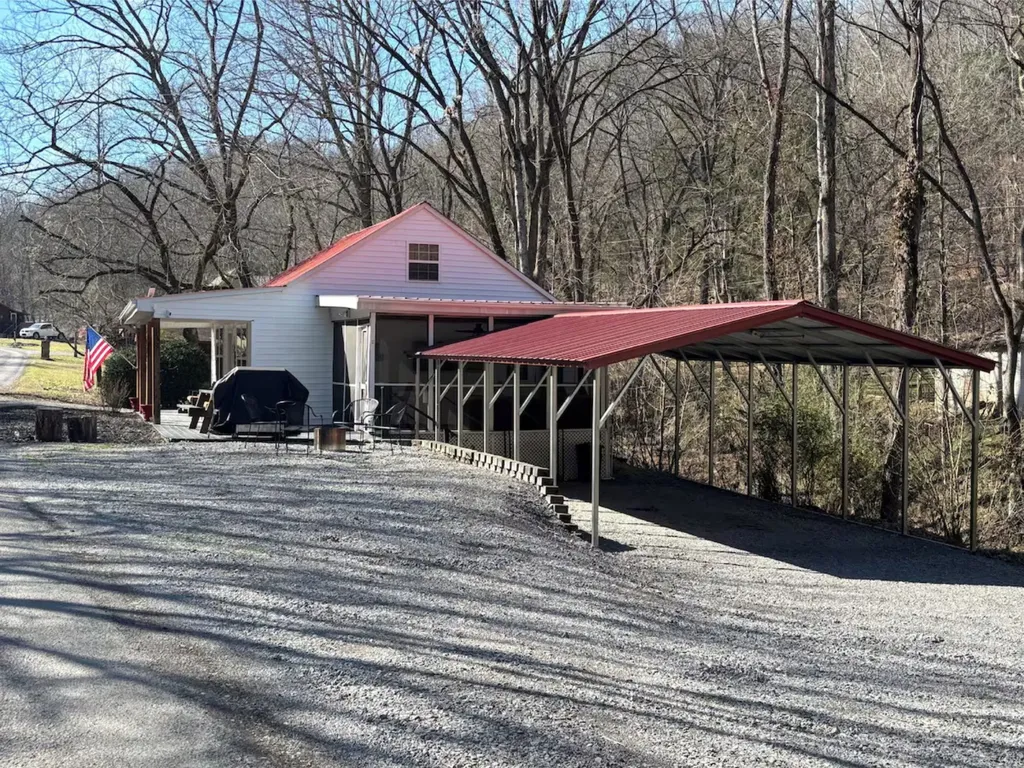 138 Cooper Lane Smithville TN 37166