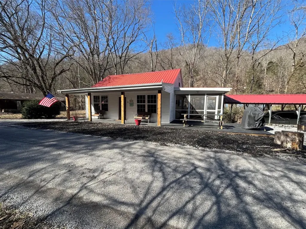 138 Cooper Lane Smithville TN 37166