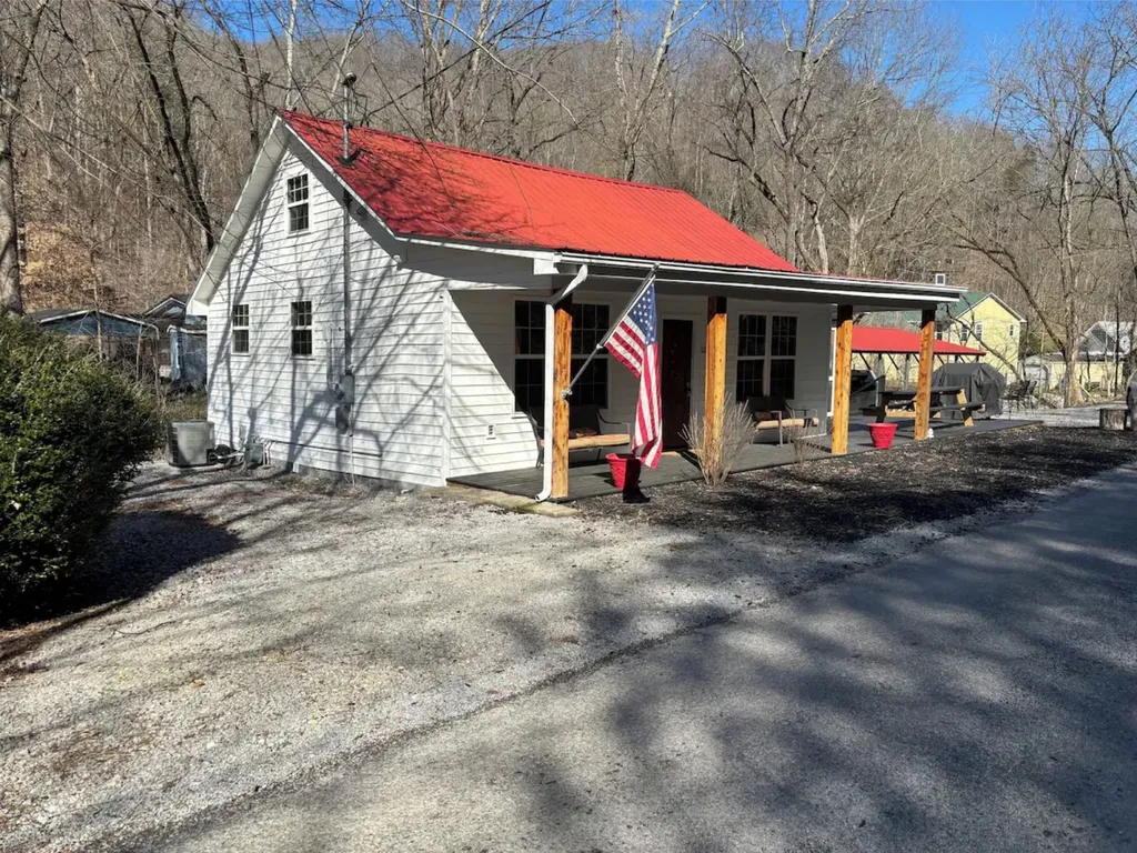 138 Cooper Lane Smithville TN 37166