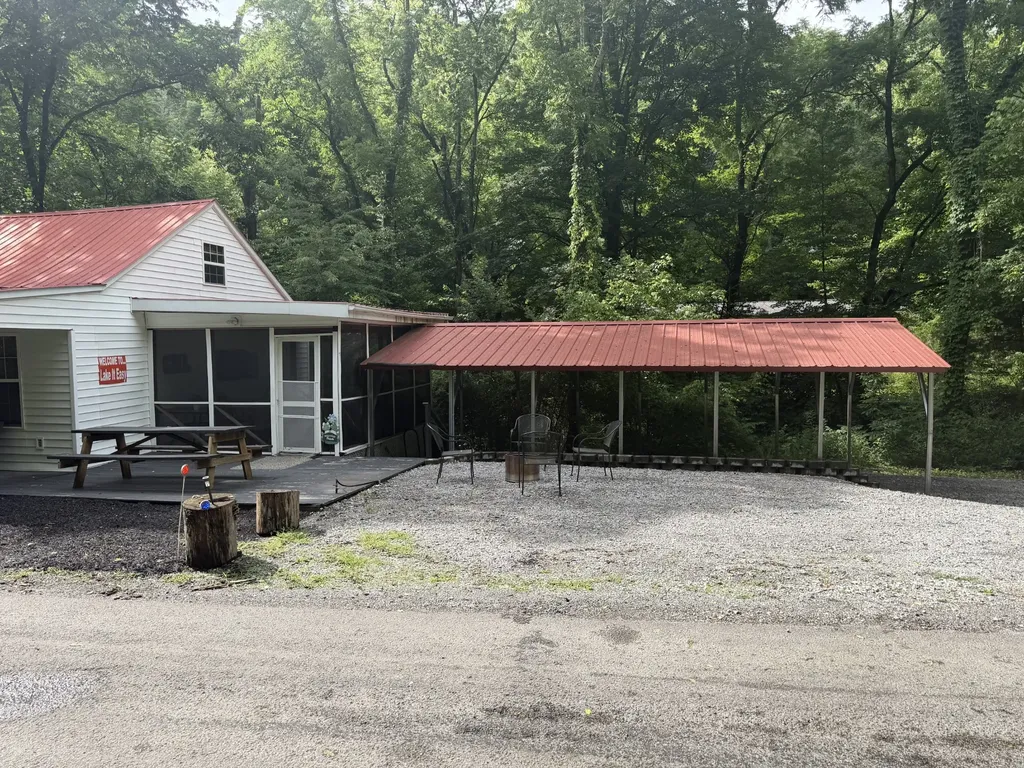 138 Cooper Lane Smithville TN 37166