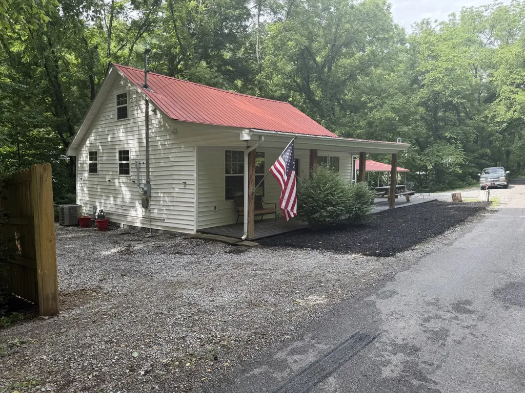 138 Cooper Lane Smithville TN 37166