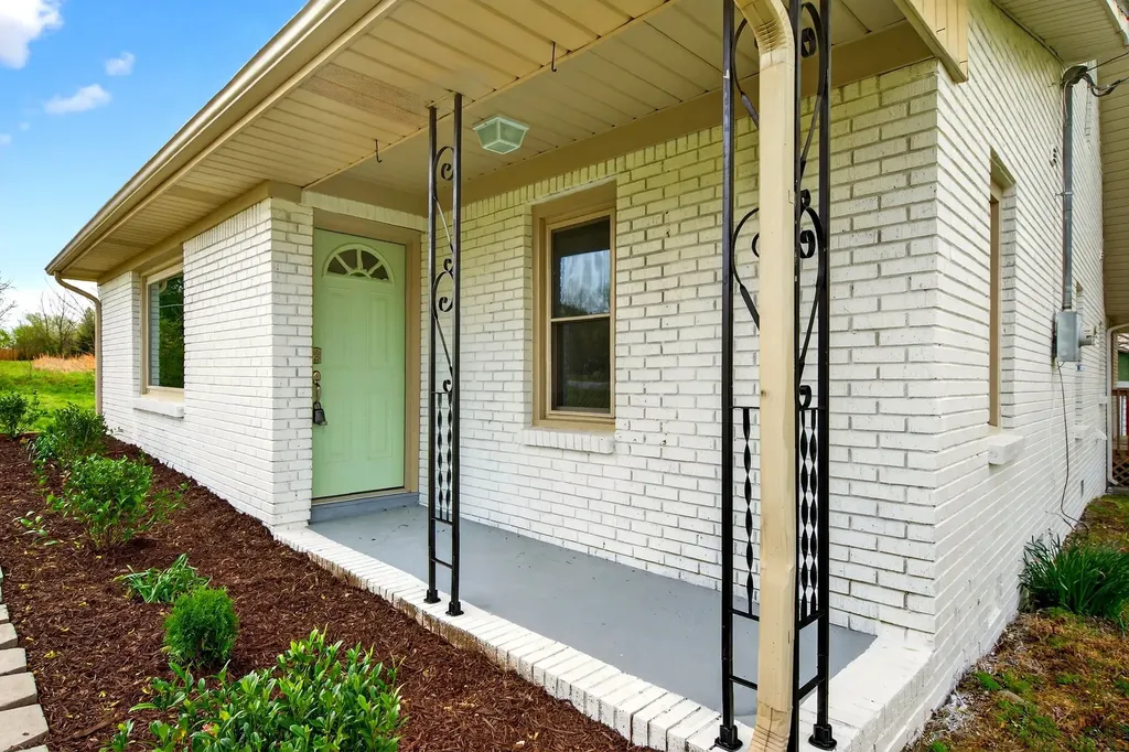 946 Clearview Road Cottontown TN 37048