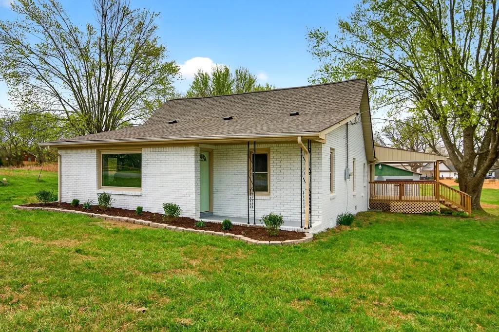 946 Clearview Road Cottontown TN 37048