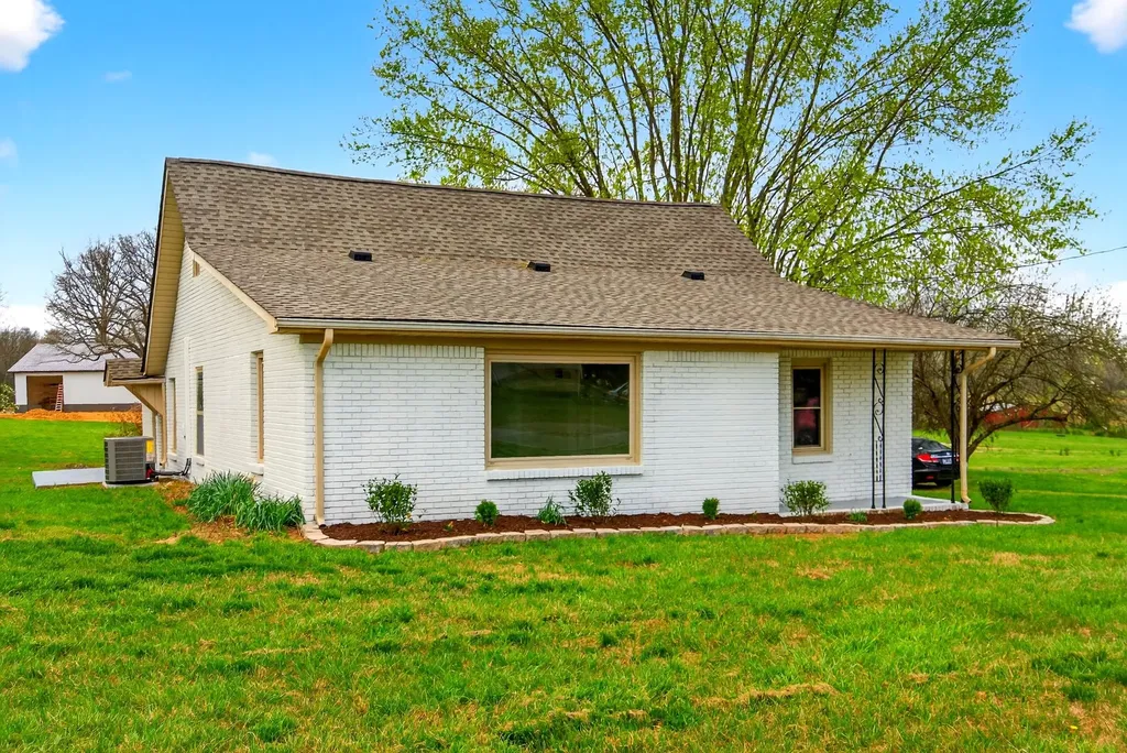 946 Clearview Road Cottontown TN 37048