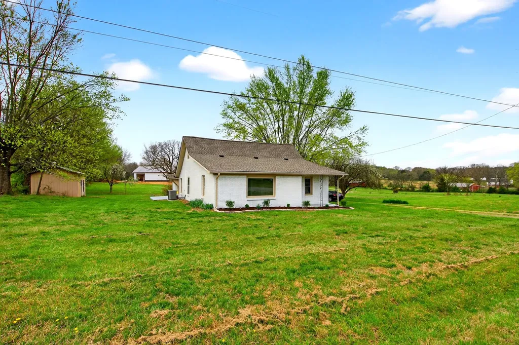 946 Clearview Road Cottontown TN 37048