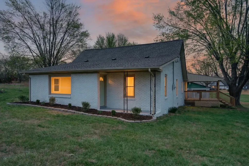 946 Clearview Road Cottontown TN 37048