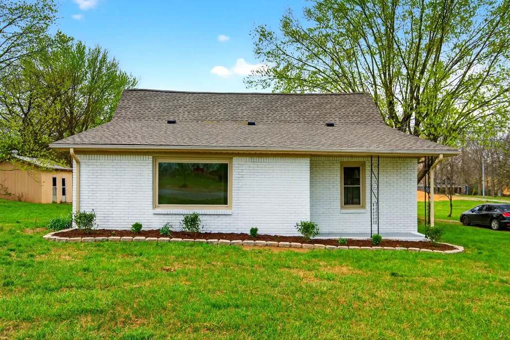 946 Clearview Road Cottontown TN 37048
