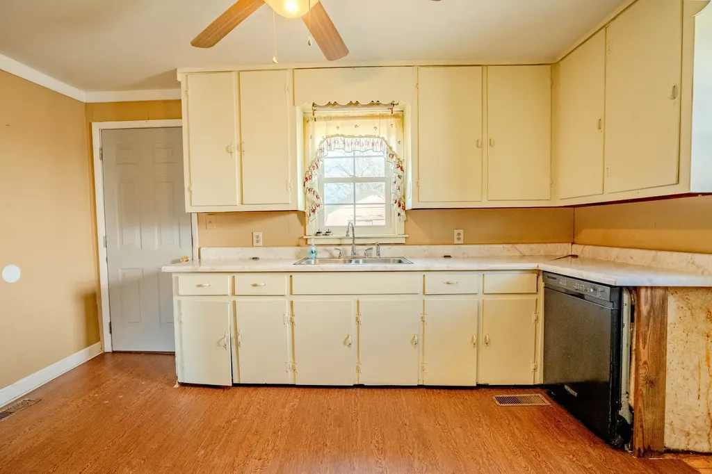 410 Palmer Street Lawrenceburg TN 38464