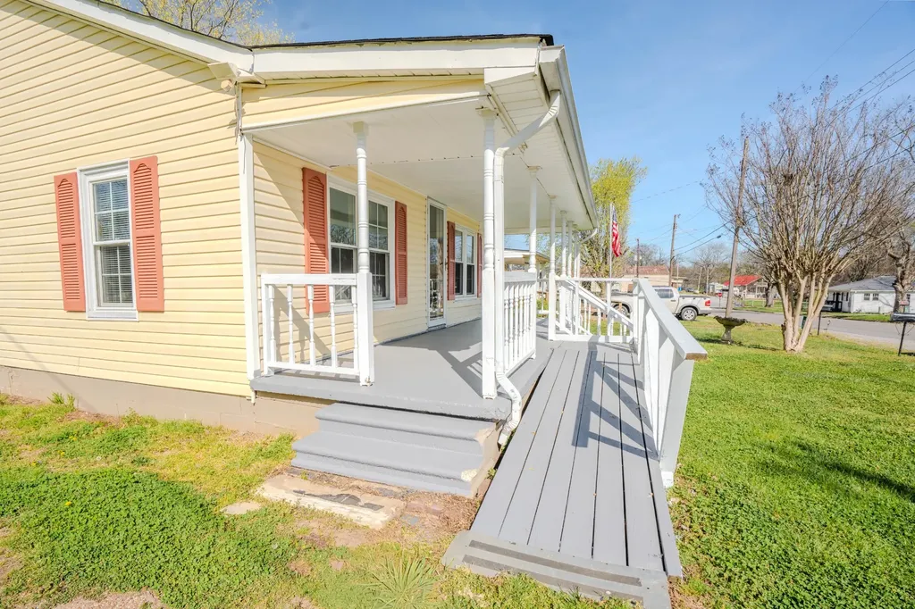 410 Palmer Street Lawrenceburg TN 38464