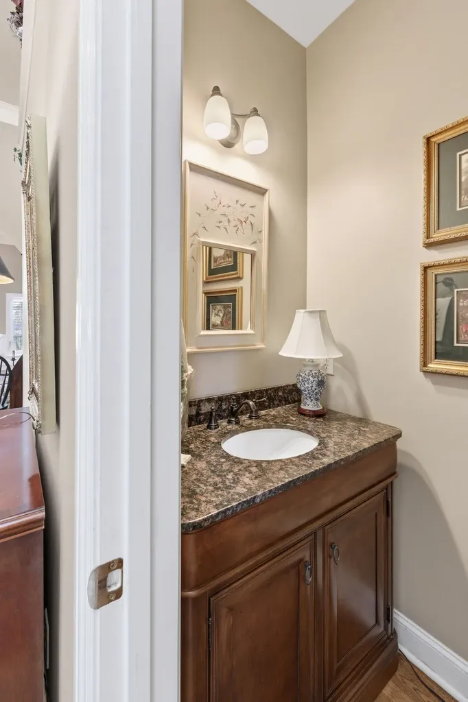 5212 Ravens Glen Nashville TN 37211