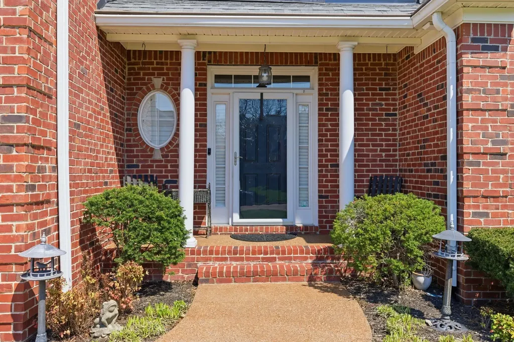 5212 Ravens Glen Nashville TN 37211