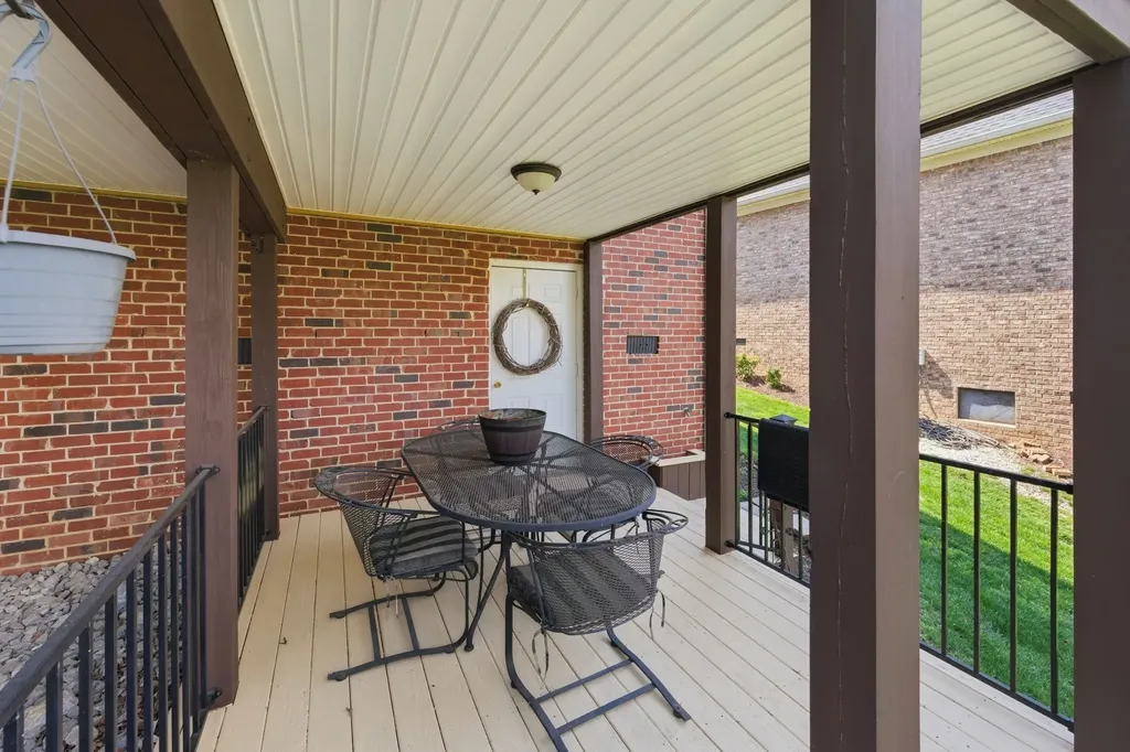 5212 Ravens Glen Nashville TN 37211