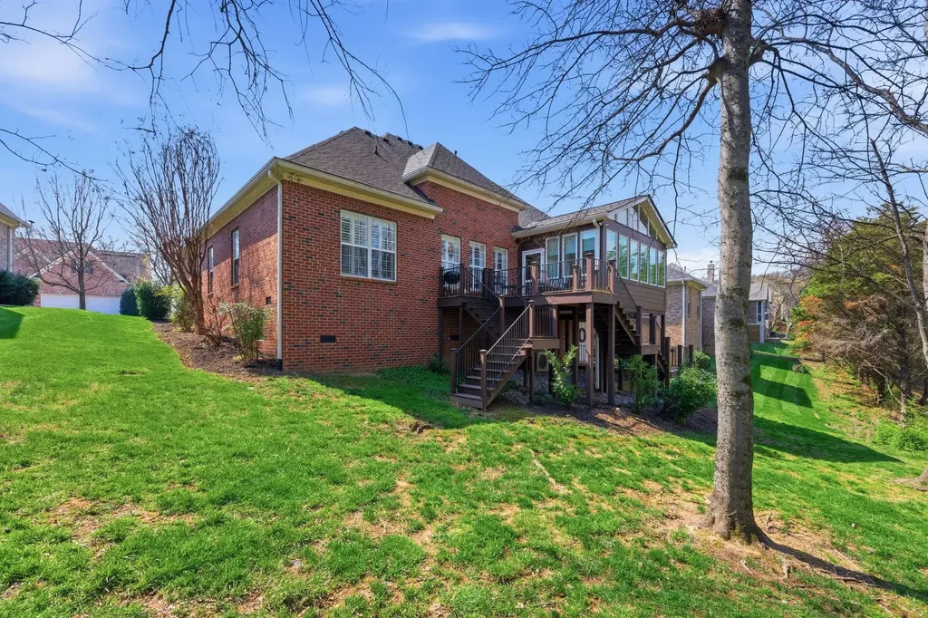 5212 Ravens Glen Nashville TN 37211