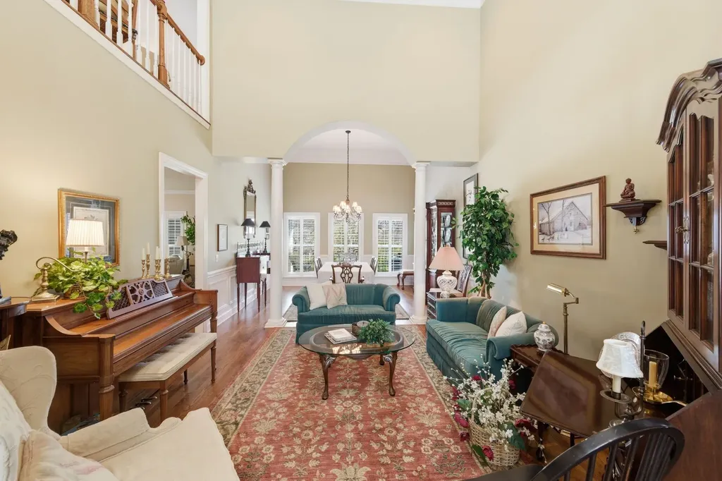 5212 Ravens Glen Nashville TN 37211