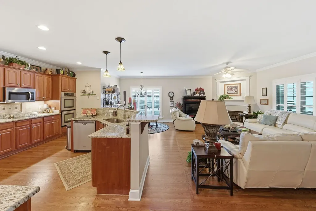 5212 Ravens Glen Nashville TN 37211