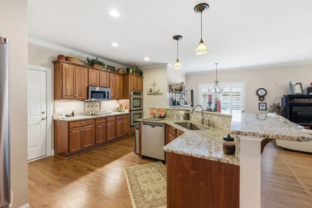 5212 Ravens Glen Nashville TN 37211