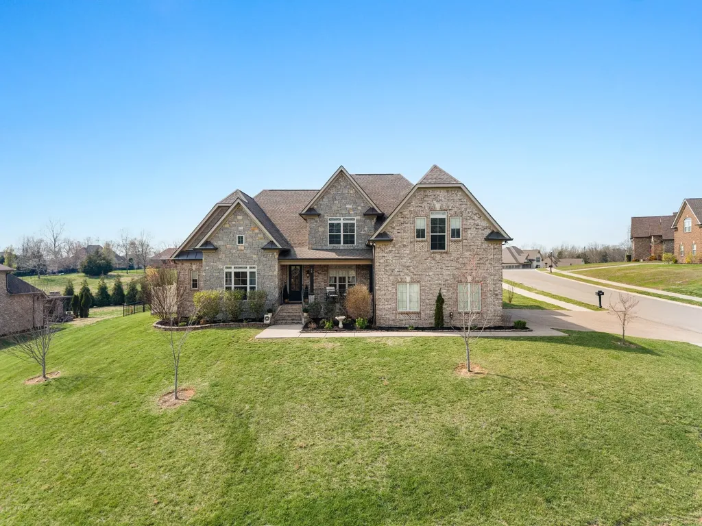 2726 Cherrydale Drive Lebanon TN 37087