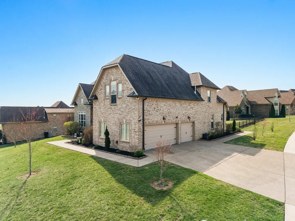 2726 Cherrydale Drive Lebanon TN 37087