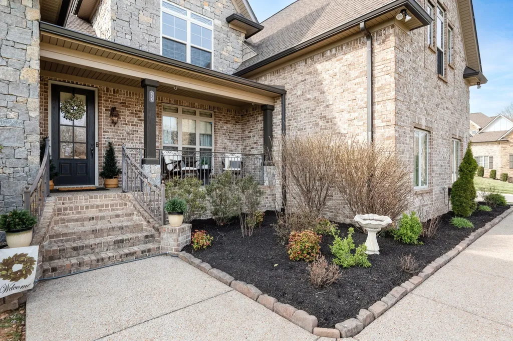 2726 Cherrydale Drive Lebanon TN 37087