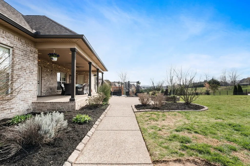 2726 Cherrydale Drive Lebanon TN 37087
