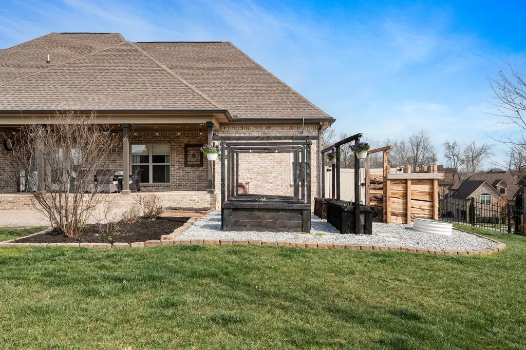 2726 Cherrydale Drive Lebanon TN 37087