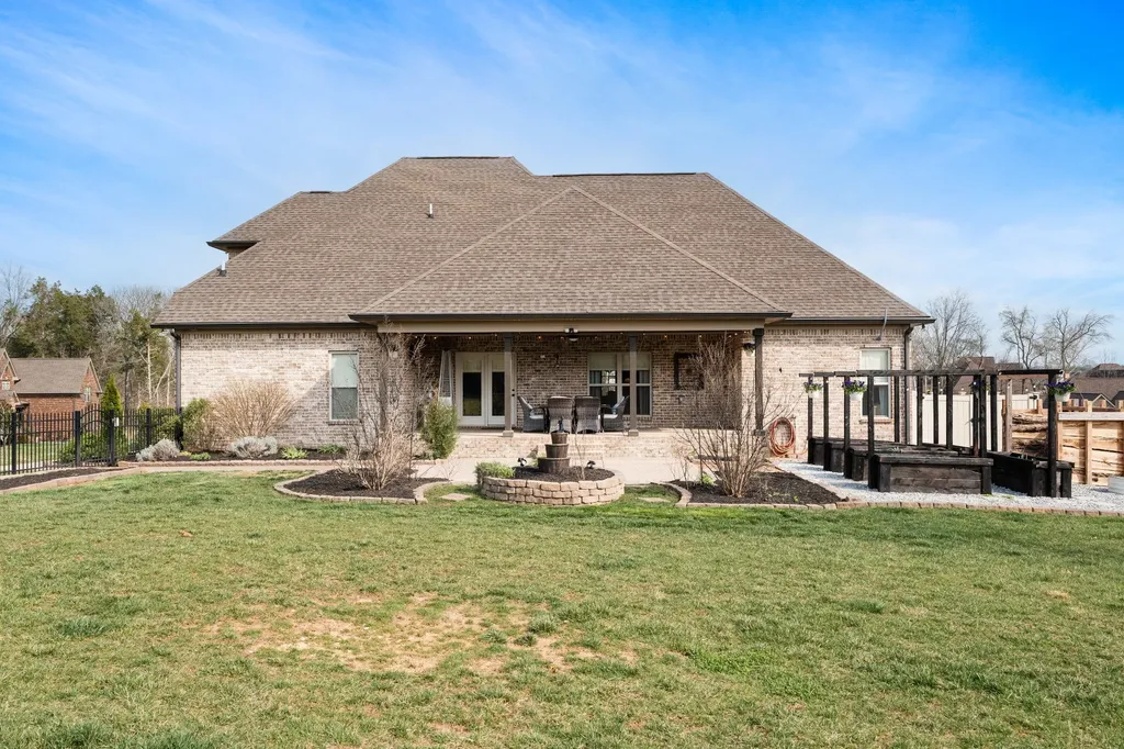 2726 Cherrydale Drive Lebanon TN 37087