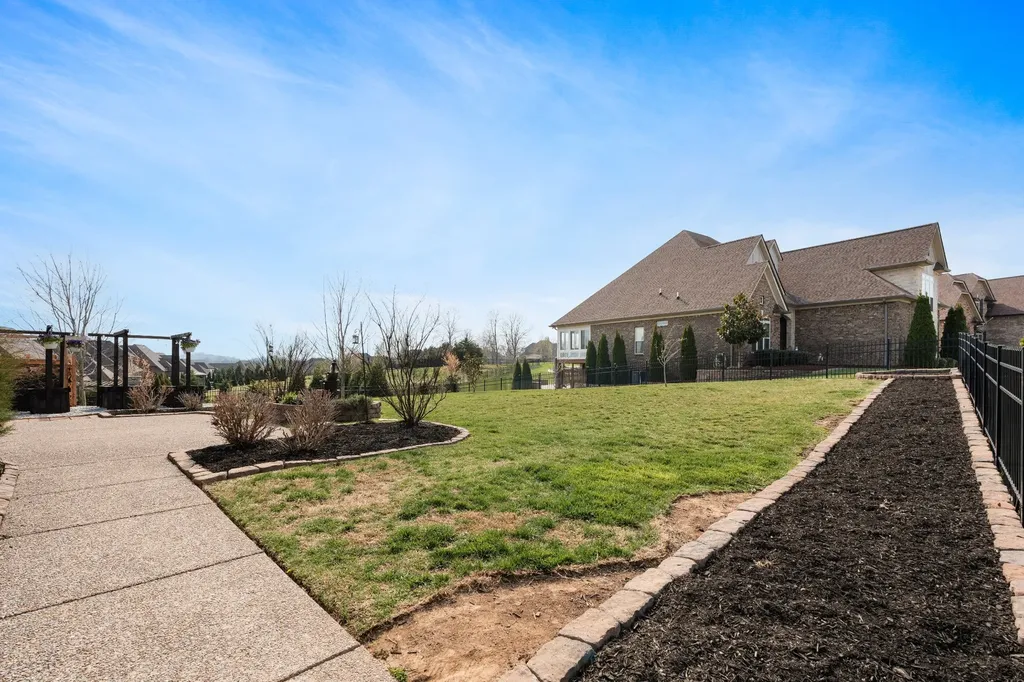 2726 Cherrydale Drive Lebanon TN 37087