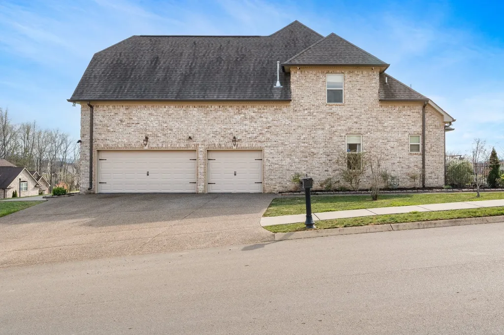 2726 Cherrydale Drive Lebanon TN 37087