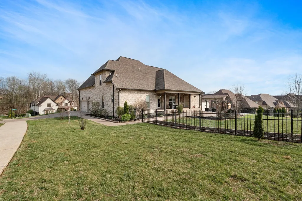 2726 Cherrydale Drive Lebanon TN 37087