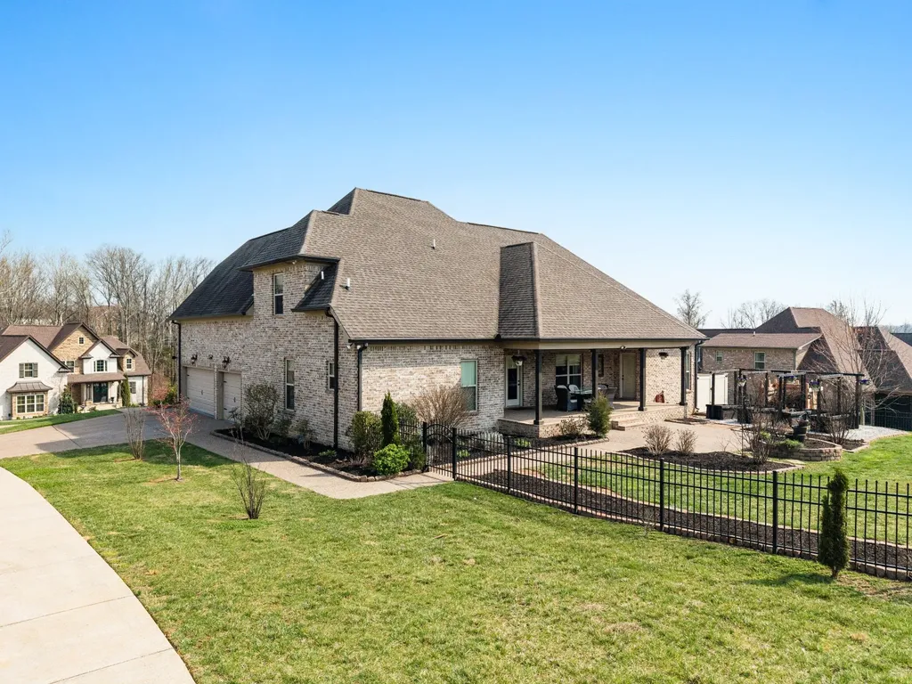 2726 Cherrydale Drive Lebanon TN 37087