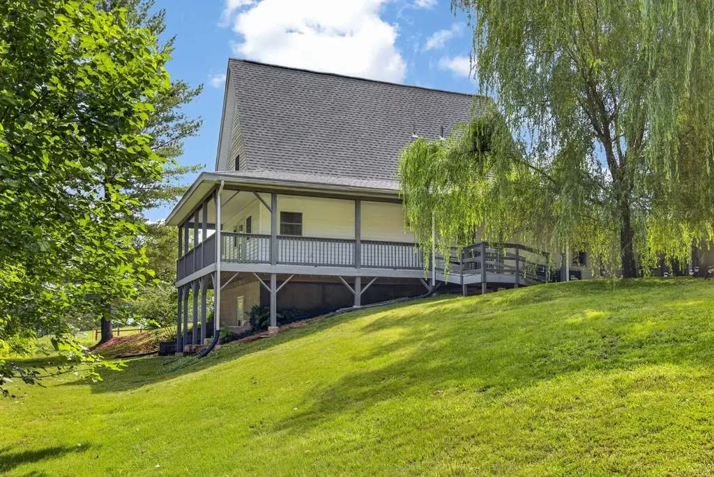 314 Smyrna Road Byrdstown TN 38549