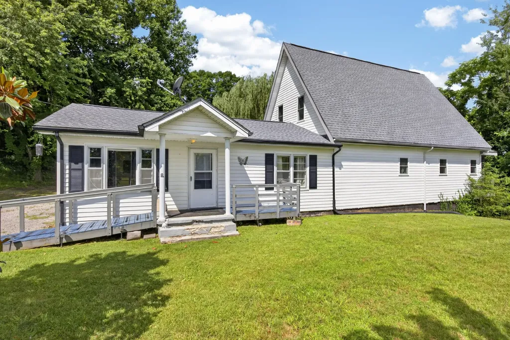 314 Smyrna Road Byrdstown TN 38549