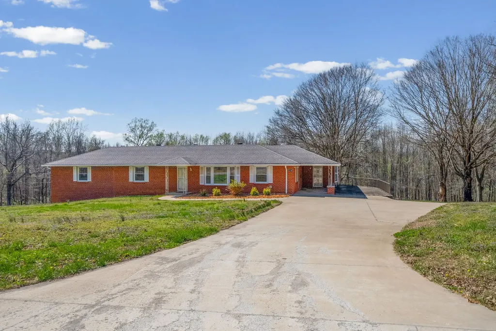 1718 Seven Mile Ferry Road Clarksville TN 37040