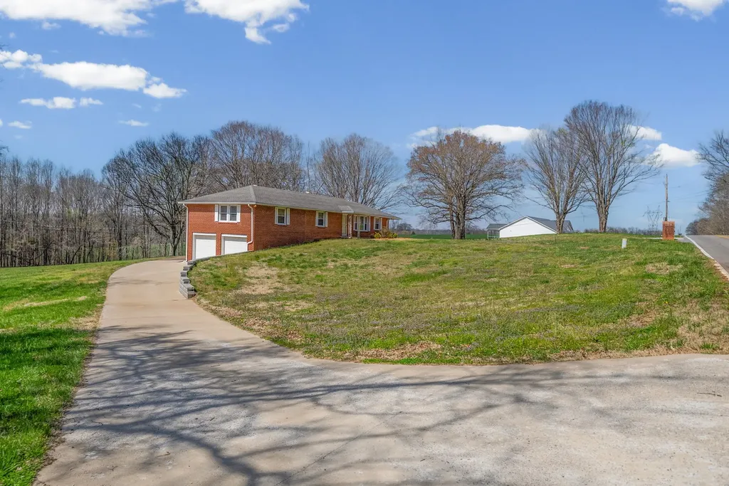 1718 Seven Mile Ferry Road Clarksville TN 37040