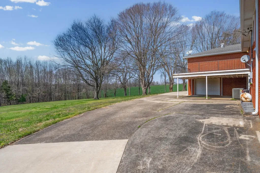 1718 Seven Mile Ferry Road Clarksville TN 37040