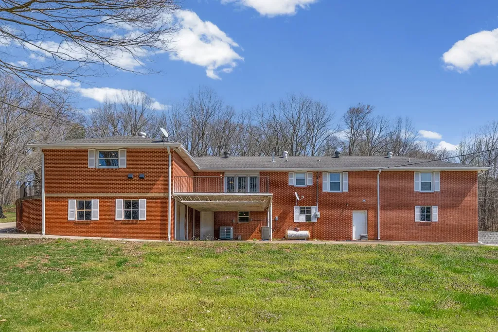 1718 Seven Mile Ferry Road Clarksville TN 37040