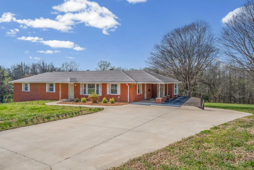 1718 Seven Mile Ferry Road Clarksville TN 37040