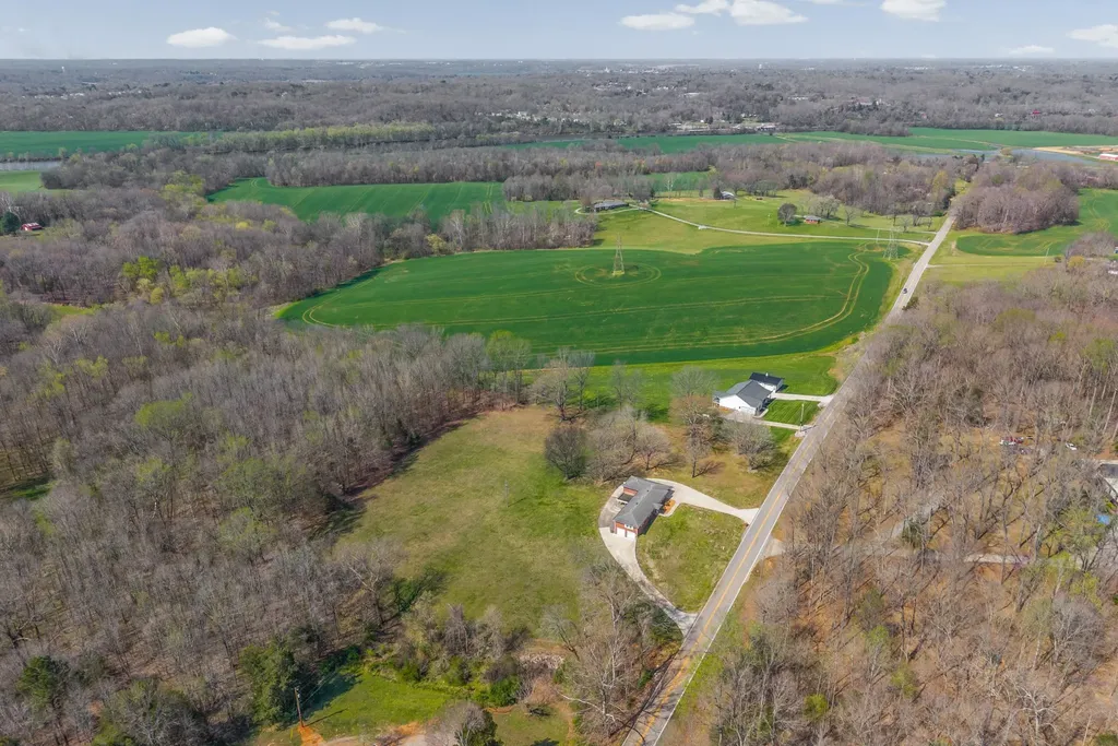 1718 Seven Mile Ferry Road Clarksville TN 37040