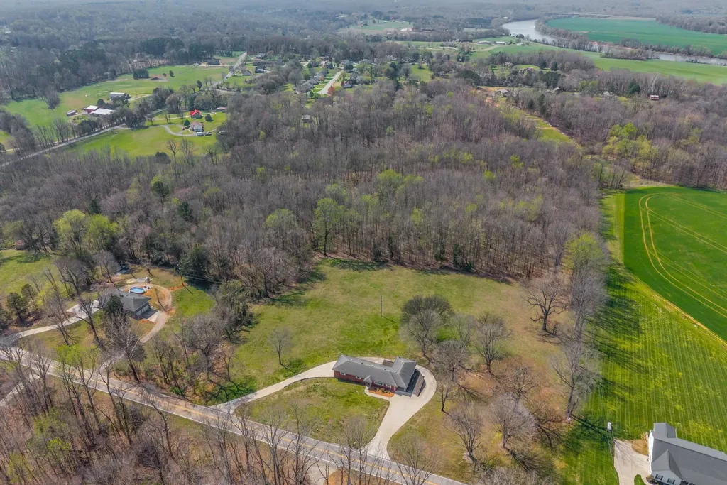 1718 Seven Mile Ferry Road Clarksville TN 37040