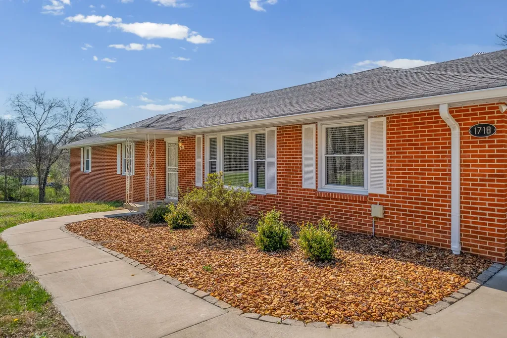 1718 Seven Mile Ferry Road Clarksville TN 37040