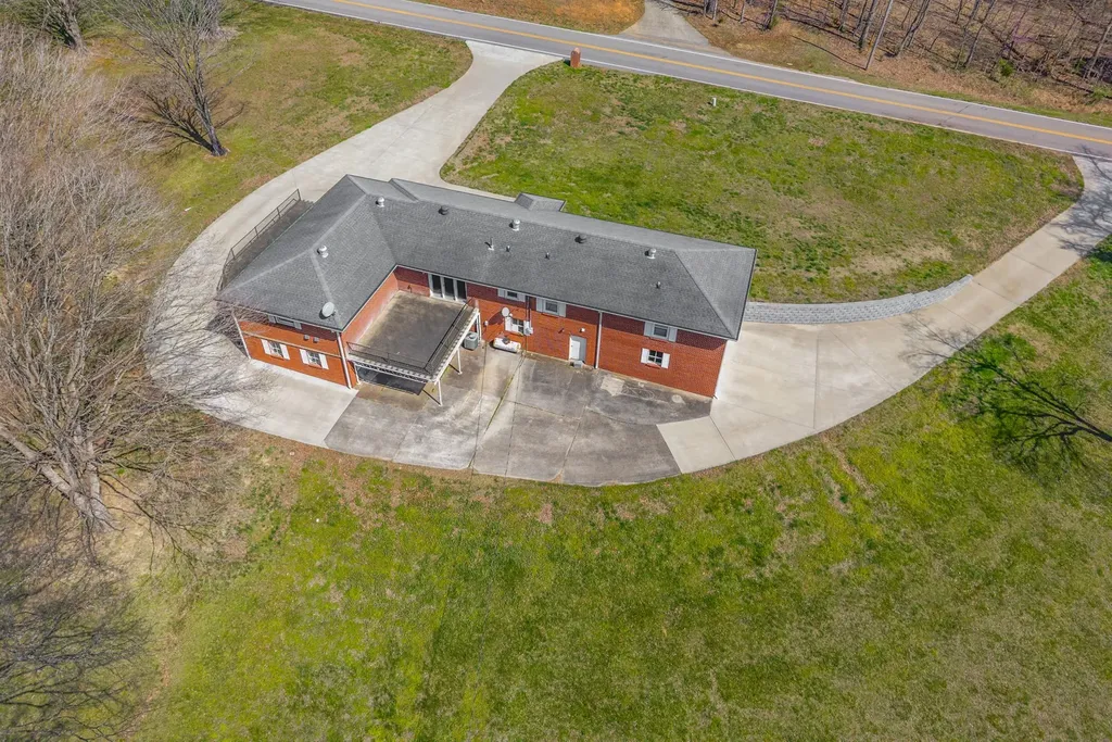 1718 Seven Mile Ferry Road Clarksville TN 37040