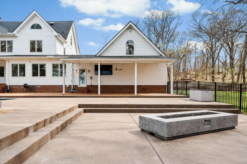 3863 Saundersville Ferry Road Mount Juliet TN 37122
