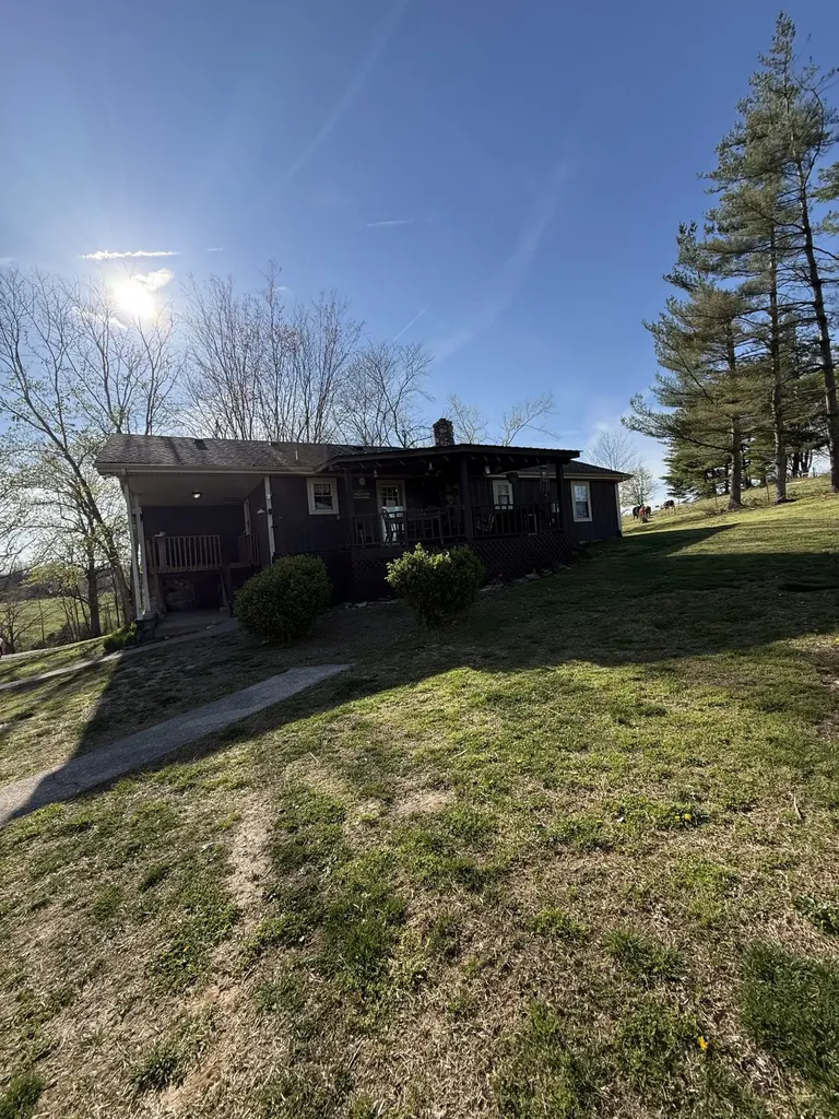 231 Austin Road Lafayette TN 37083