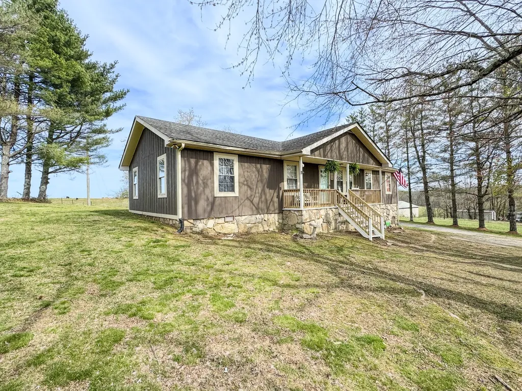 231 Austin Road Lafayette TN 37083