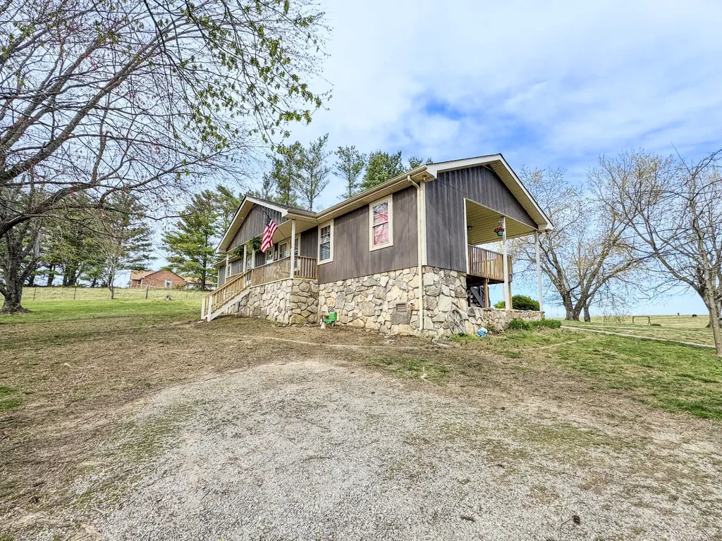 231 Austin Road Lafayette TN 37083