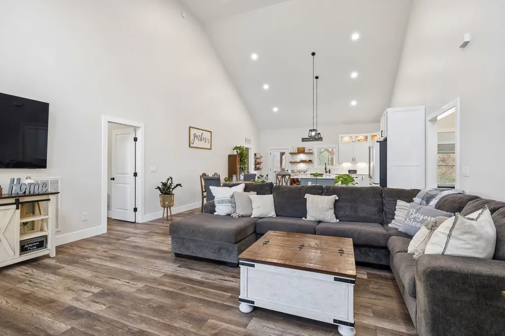 4134 Algie Sewell Road Columbia TN 38401