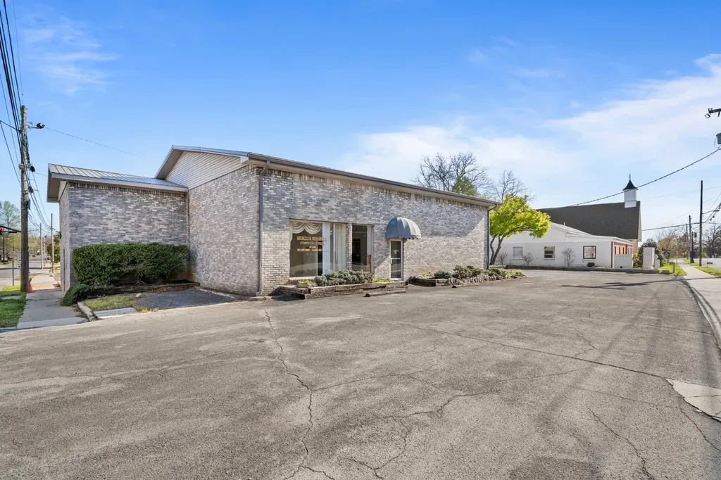 201 1st Ave, NW Winchester TN 37398